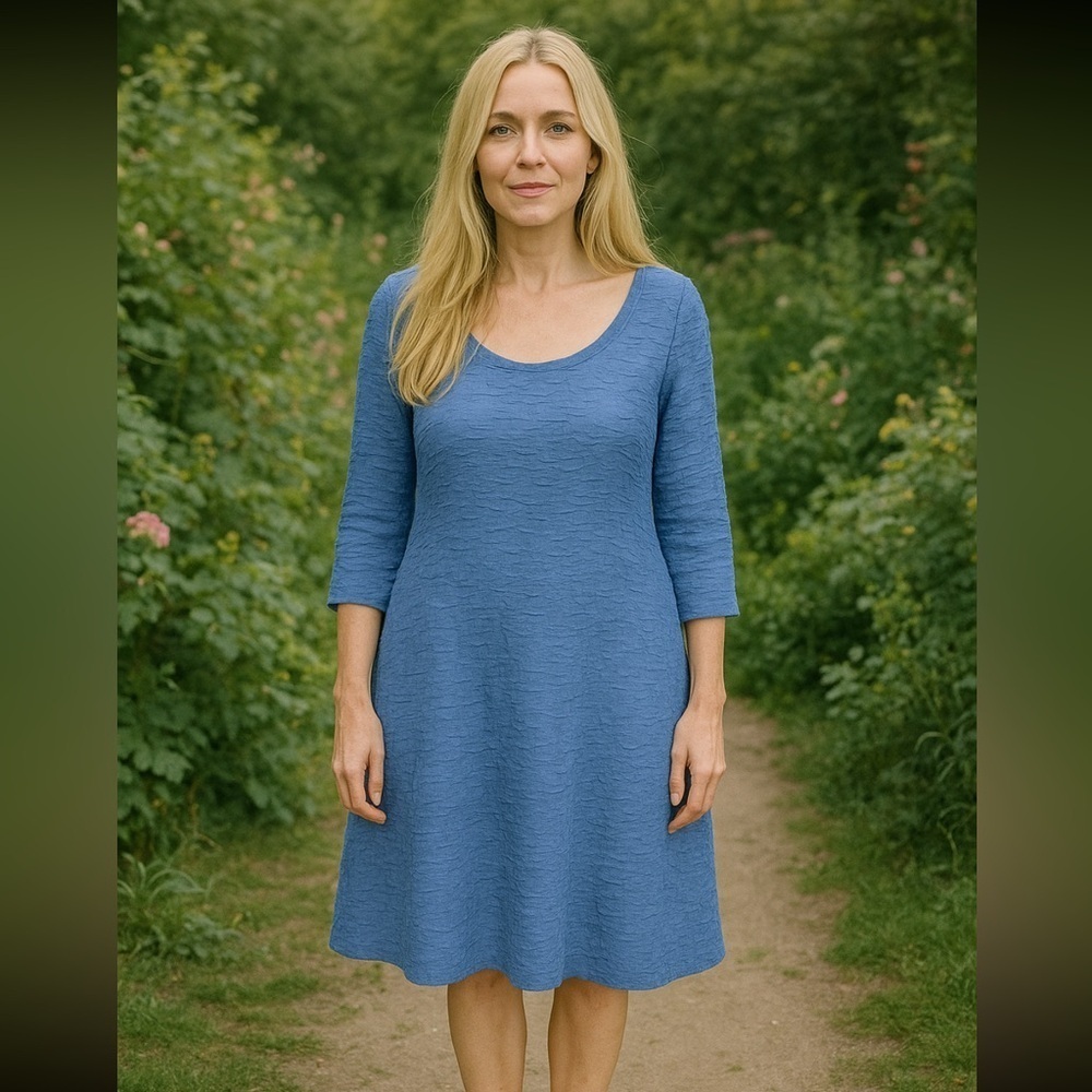 Habitat Blue Sheath Dress with 3/4 Sleeves and Scoop Neck Size medium Crinkle